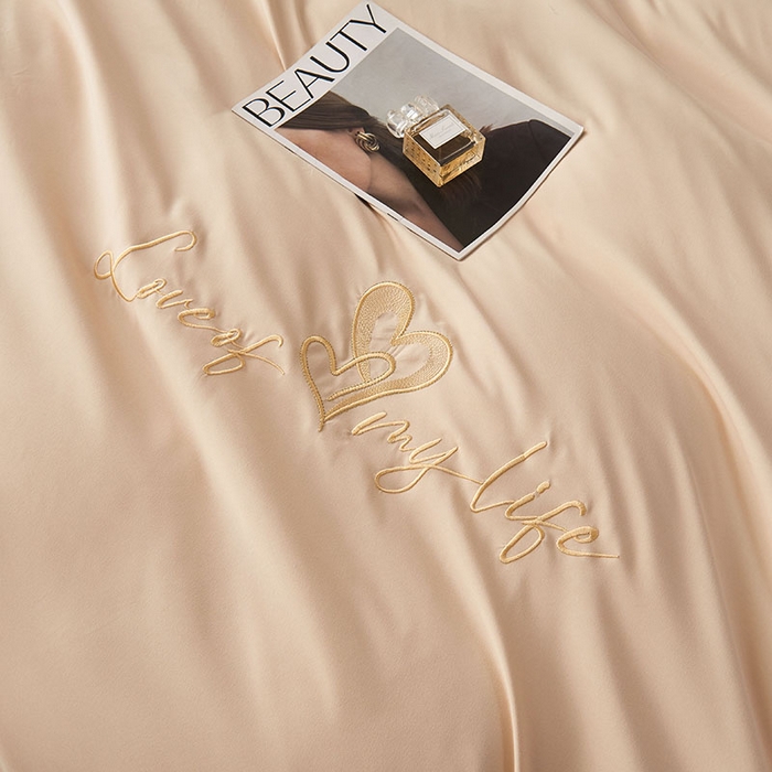 91家纺网 家纺一手货源 找家纺 鑫缘家纺 2025新款水洗磨毛纯色绣花四件套（110克） 香槟金