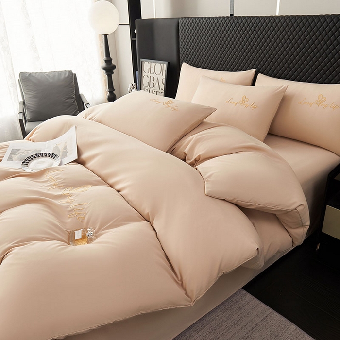 91家纺网 家纺一手货源 找家纺 鑫缘家纺 2025新款水洗磨毛纯色绣花四件套（110克） 香槟金