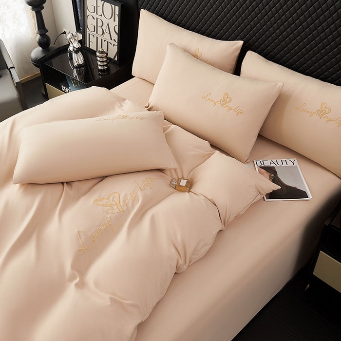 91家纺网 家纺一手货源 找家纺 鑫缘家纺 2025新款水洗磨毛纯色绣花四件套（110克） 香槟金