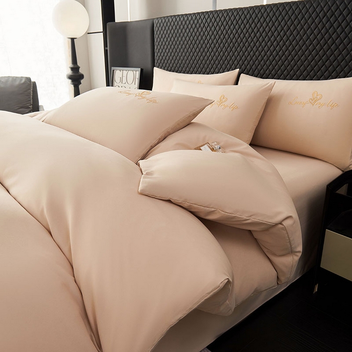 91家纺网 家纺一手货源 找家纺 鑫缘家纺 2025新款水洗磨毛纯色绣花四件套（110克） 香槟金