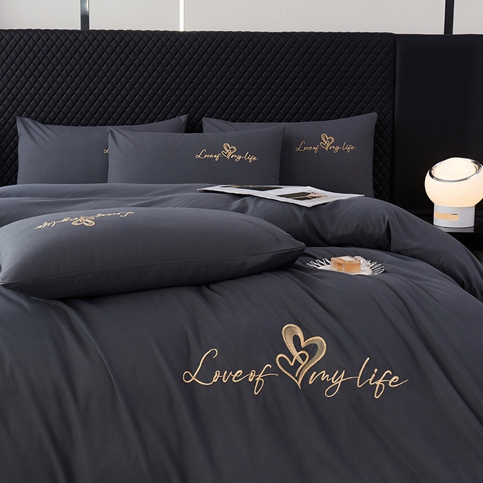 91家纺网 家纺一手货源 找家纺 鑫缘家纺 2025新款水洗磨毛纯色绣花四件套（110克） 石墨灰