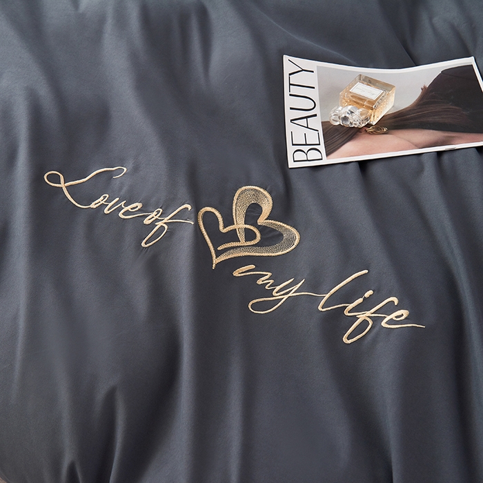 91家纺网 家纺一手货源 找家纺 鑫缘家纺 2025新款水洗磨毛纯色绣花四件套（110克） 石墨灰