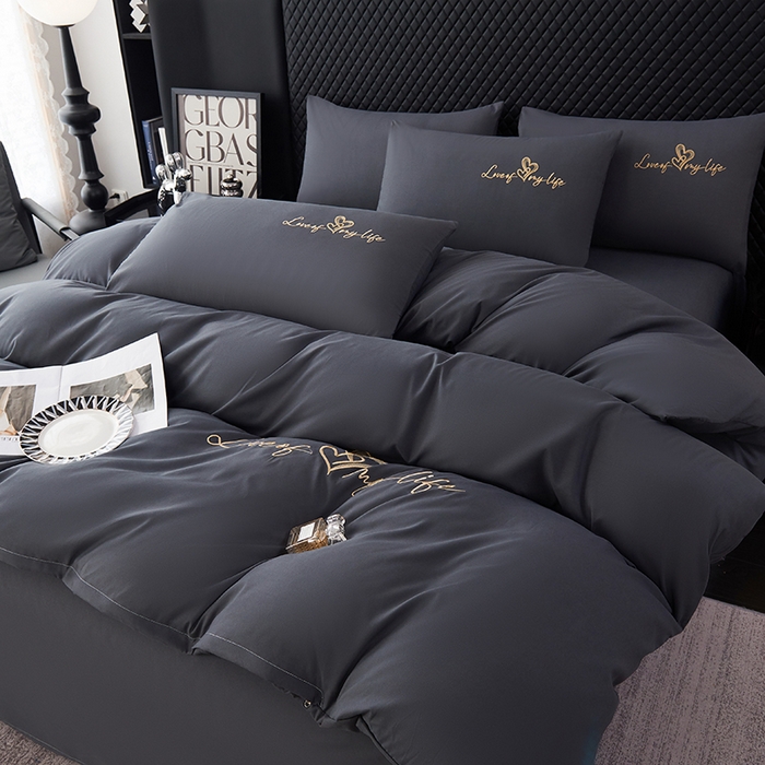 91家纺网 家纺一手货源 找家纺 鑫缘家纺 2025新款水洗磨毛纯色绣花四件套（110克） 石墨灰