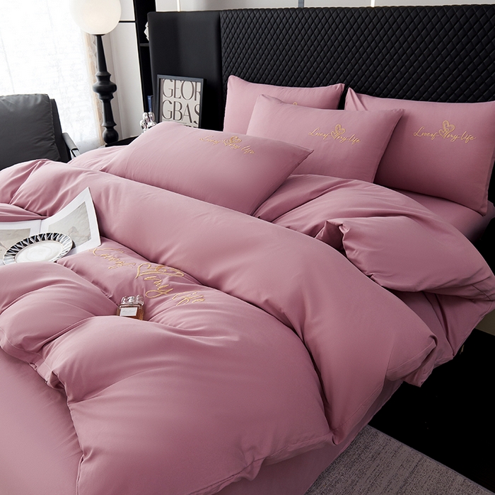 91家纺网 家纺一手货源 找家纺 鑫缘家纺 2025新款水洗磨毛纯色绣花四件套（110克） 浅豆沙