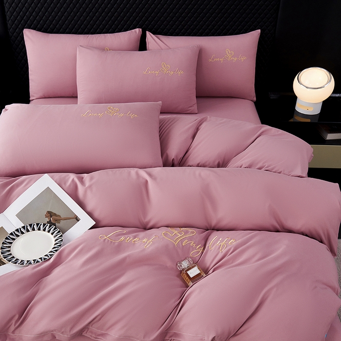 91家纺网 家纺一手货源 找家纺 鑫缘家纺 2025新款水洗磨毛纯色绣花四件套（110克） 浅豆沙