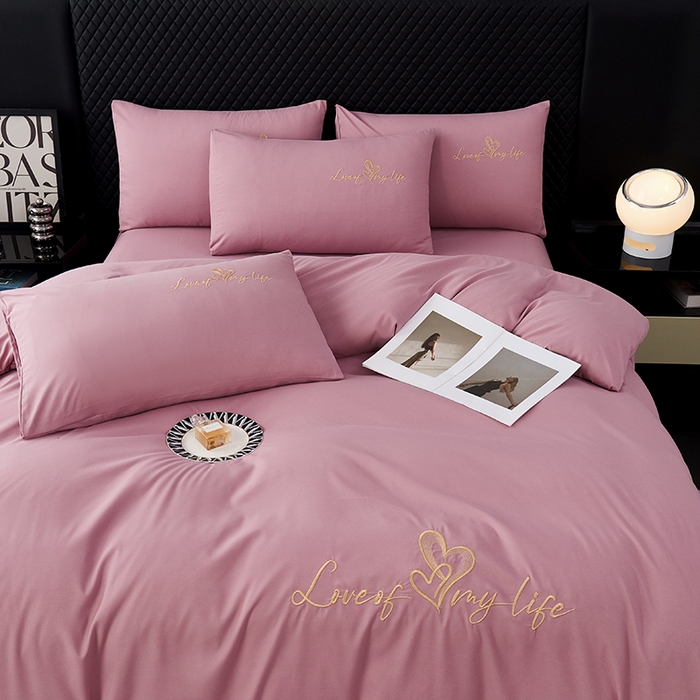 91家纺网 家纺一手货源 找家纺 鑫缘家纺 2025新款水洗磨毛纯色绣花四件套（110克） 浅豆沙