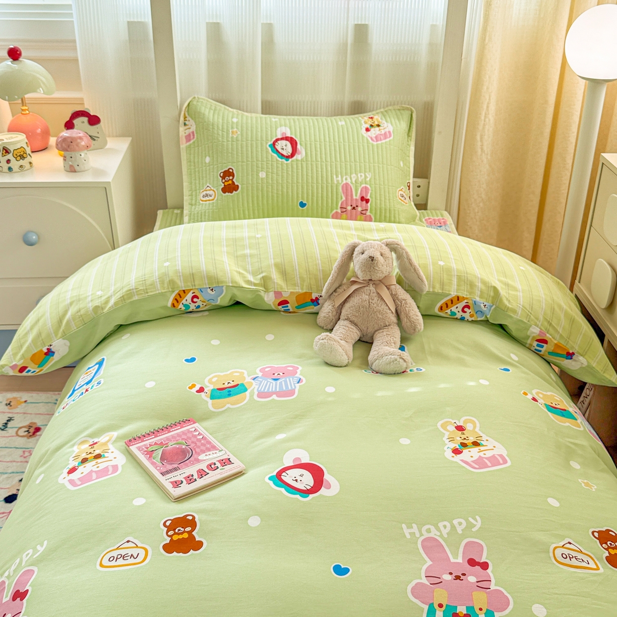 91家纺网 家纺一手货源 找家纺 沐辰 2025春夏新款A类全棉纯棉学生床床盖三件套 欢乐兔