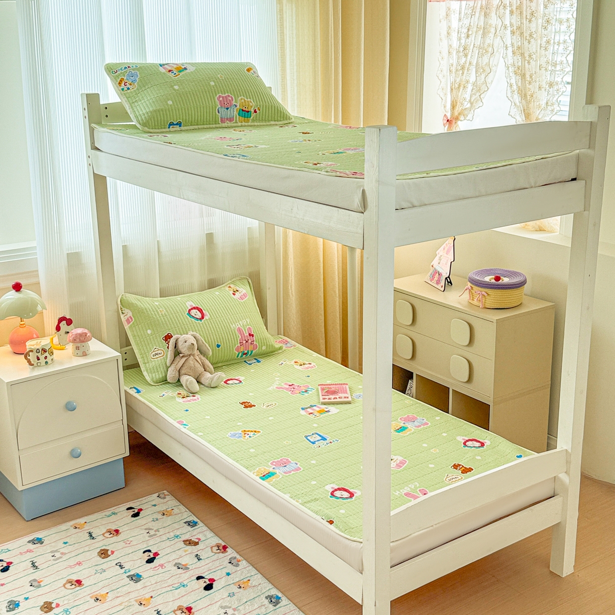 91家纺网 家纺一手货源 找家纺 沐辰 2025春夏新款A类全棉纯棉学生床床盖三件套 欢乐兔