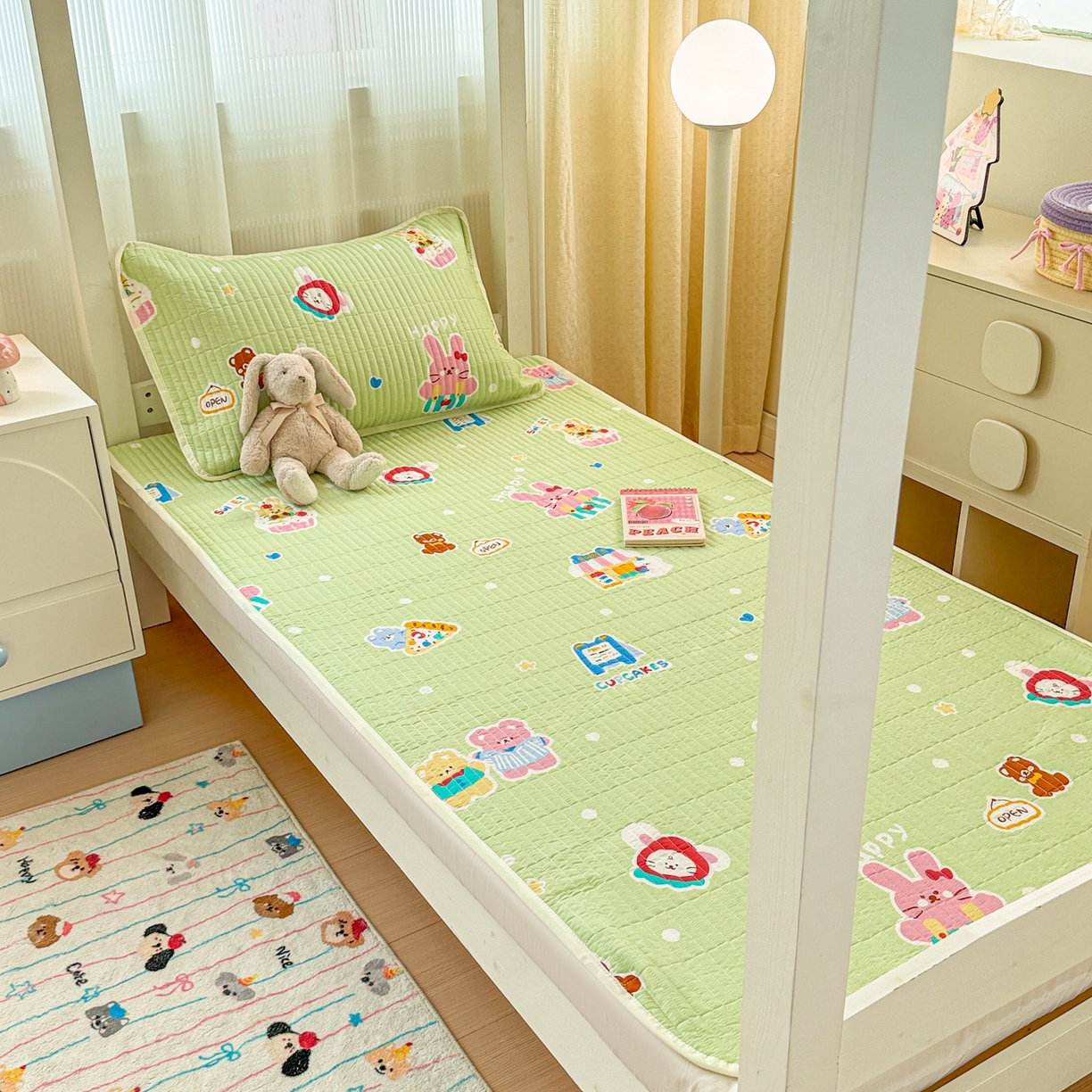 91家纺网 家纺一手货源 找家纺 沐辰 2025春夏新款A类全棉纯棉学生床床盖三件套 欢乐兔