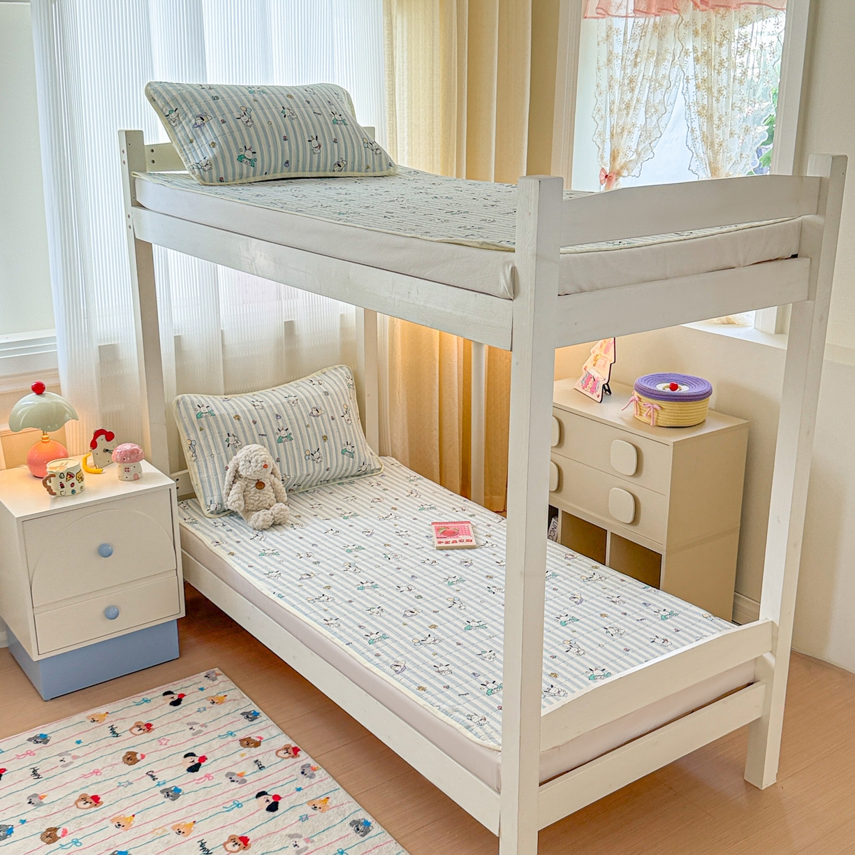 91家纺网 家纺一手货源 找家纺 沐辰 2025春夏新款A类全棉纯棉学生床床盖三件套 蓝白狗狗