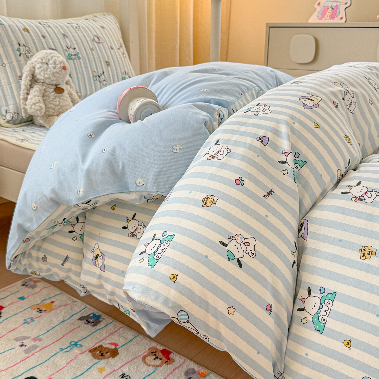 91家纺网 家纺一手货源 找家纺 沐辰 2025春夏新款A类全棉纯棉学生床床盖三件套 蓝白狗狗