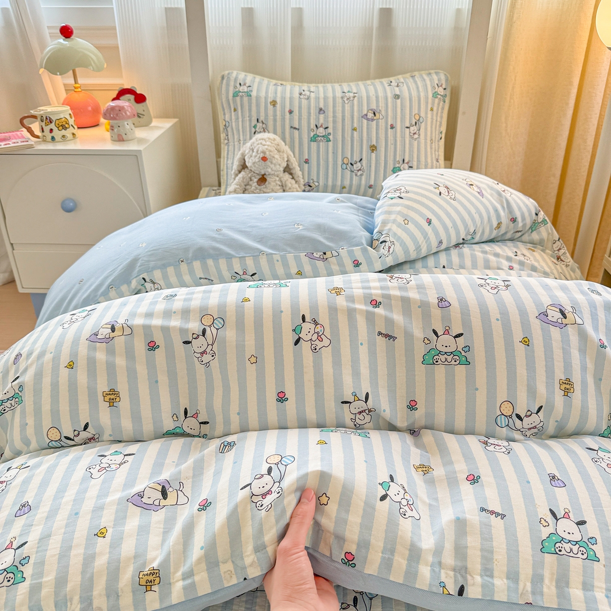 91家纺网 家纺一手货源 找家纺 沐辰 2025春夏新款A类全棉纯棉学生床床盖三件套 蓝白狗狗