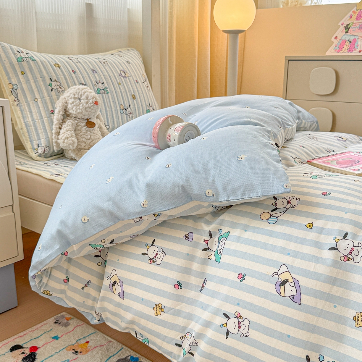 91家纺网 家纺一手货源 找家纺 沐辰 2025春夏新款A类全棉纯棉学生床床盖三件套 蓝白狗狗