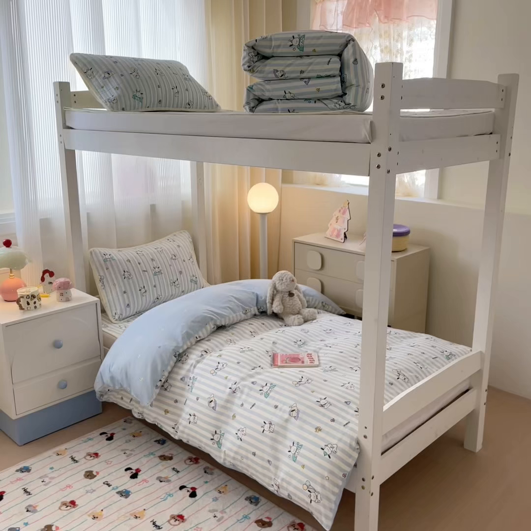 91家纺网 家纺一手货源 找家纺 沐辰 2025春夏新款A类全棉纯棉学生床床盖三件套 蓝白狗狗