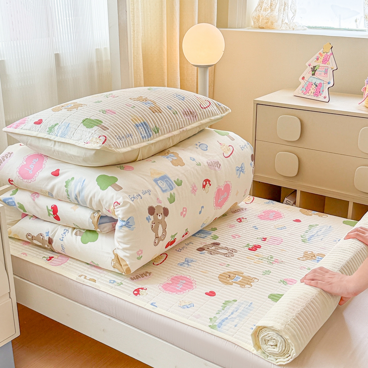 91家纺网 家纺一手货源 找家纺 沐辰 2025春夏新款A类全棉纯棉学生床床盖三件套 梦幻小狗