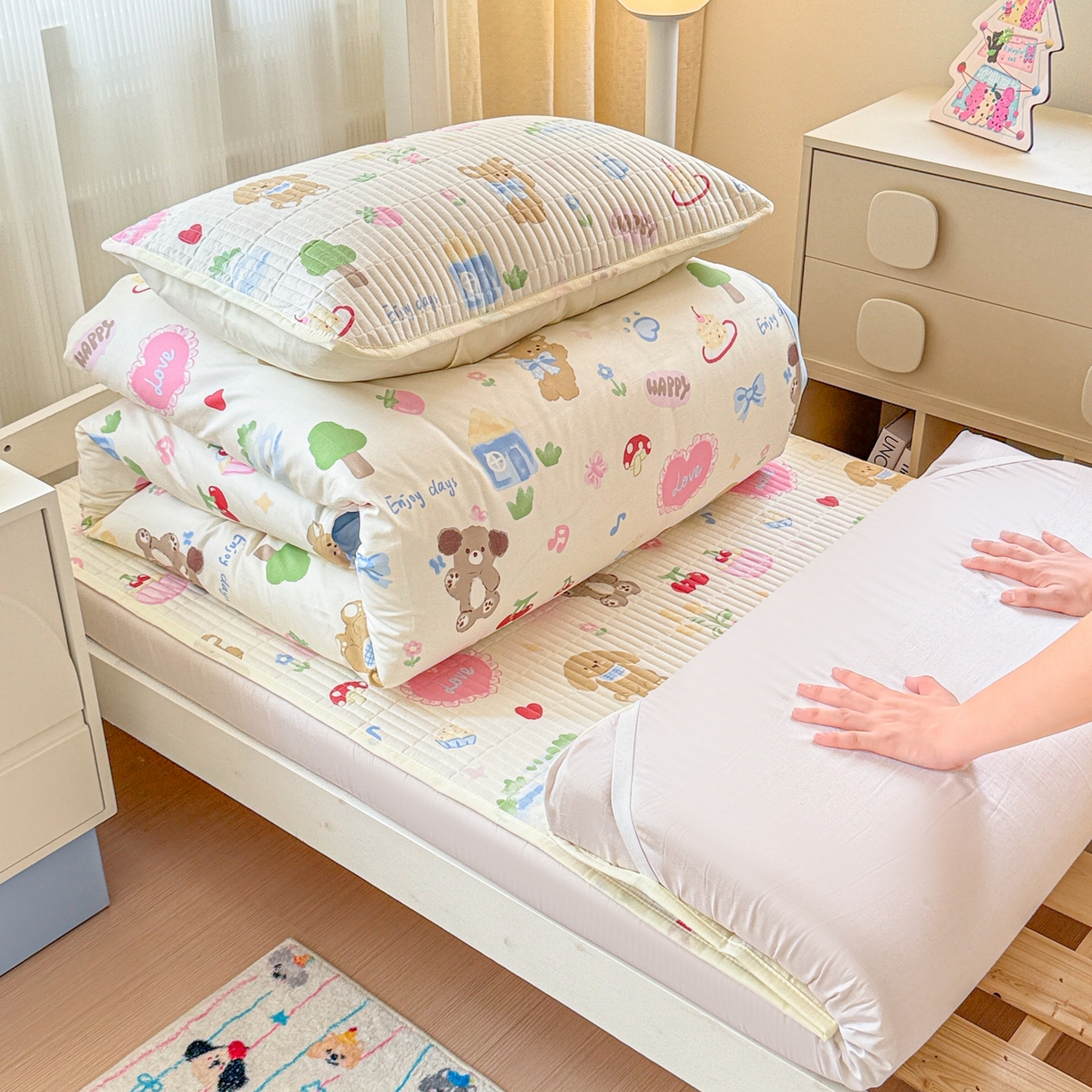 91家纺网 家纺一手货源 找家纺 沐辰 2025春夏新款A类全棉纯棉学生床床盖三件套 梦幻小狗