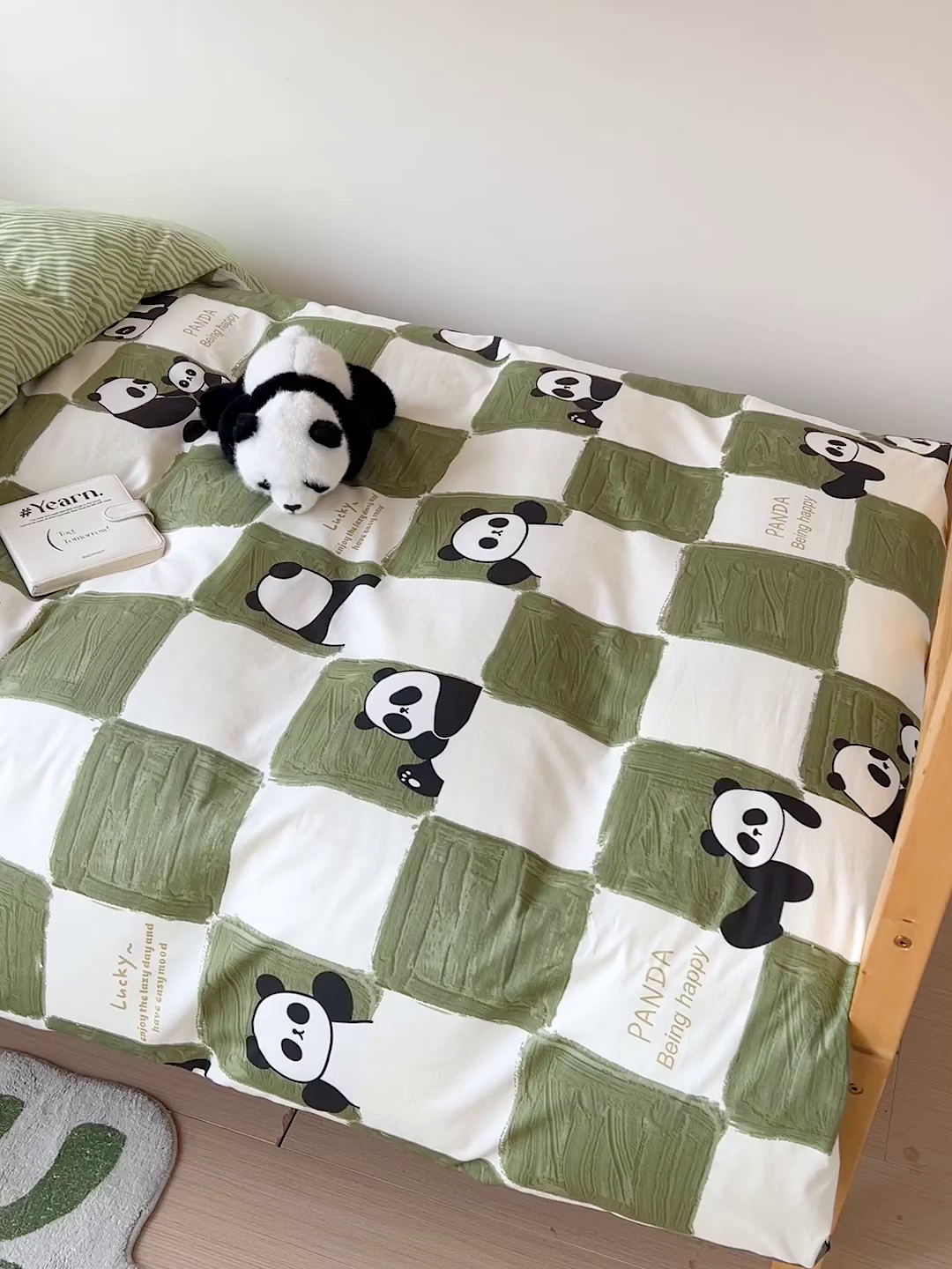 91家纺网 家纺一手货源 找家纺 名兮2025新款全棉纯棉13372学生床多件套 熊猫胖达