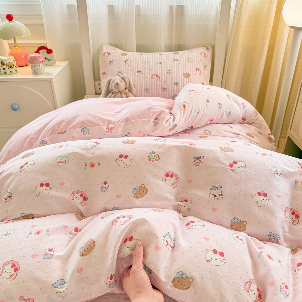 91家纺网 家纺一手货源 找家纺 沐辰 2025春夏新款A类全棉纯棉学生床床盖三件套 奶油猫咪