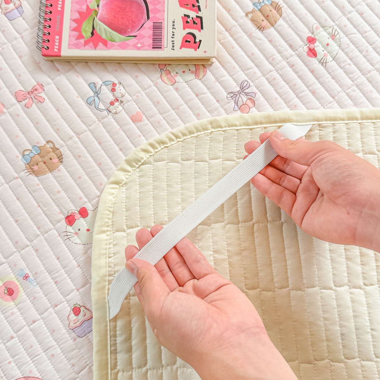 91家纺网 家纺一手货源 找家纺 沐辰 2025春夏新款A类全棉纯棉学生床床盖三件套 奶油猫咪