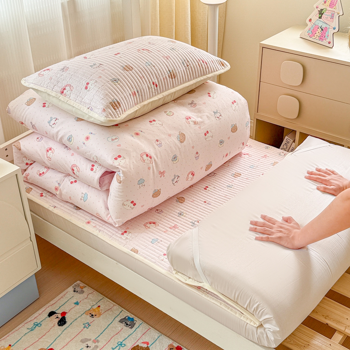 91家纺网 家纺一手货源 找家纺 沐辰 2025春夏新款A类全棉纯棉学生床床盖三件套 奶油猫咪