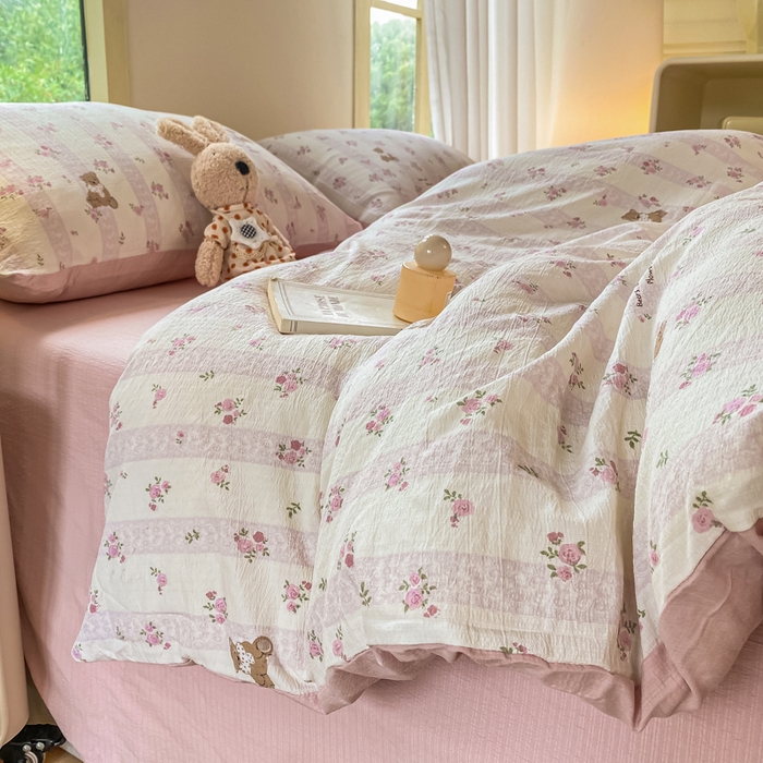 91家纺网 家纺一手货源 找家纺 雅阁尔家纺 2025新款直播小红书ins风针织提花双层纱四件套小碎花被套床笠三件套-叠拍 花园小熊