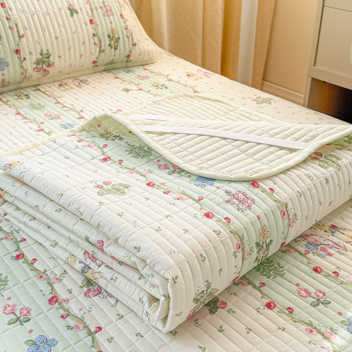 91家纺网 家纺一手货源 找家纺 沐辰 2025春夏新款A类全棉纯棉学生床床盖三件套 青葱兔