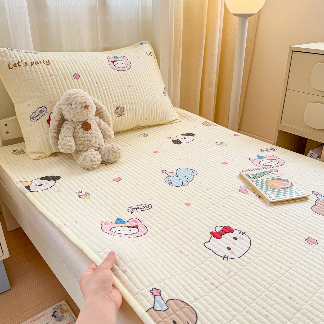 91家纺网 家纺一手货源 找家纺 沐辰 2025春夏新款A类全棉纯棉学生床床盖三件套 生日派对