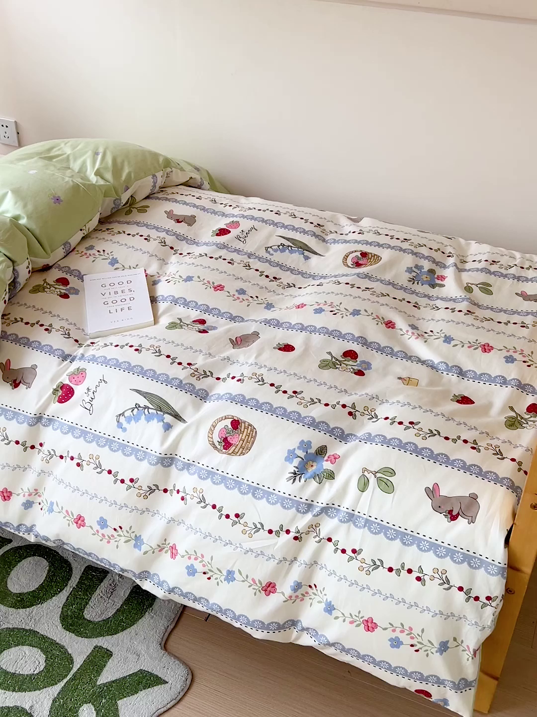 91家纺网 家纺一手货源 找家纺 名兮2025新款全棉纯棉13372学生床多件套 草莓兔兔