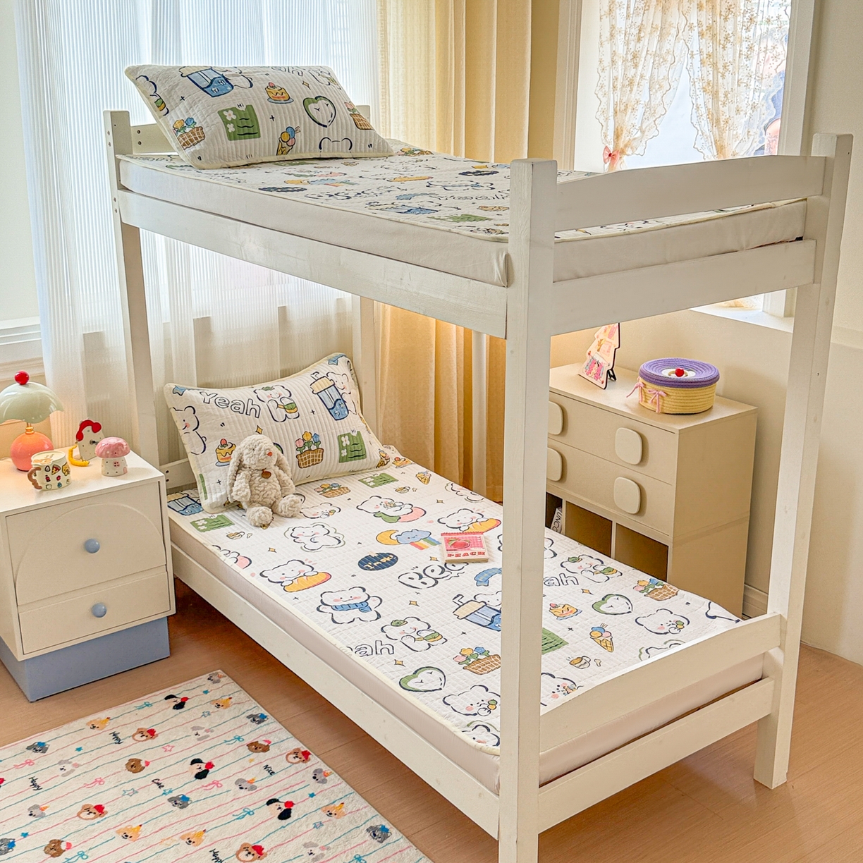 91家纺网 家纺一手货源 找家纺 沐辰 2025春夏新款A类全棉纯棉学生床床盖三件套 早安小熊