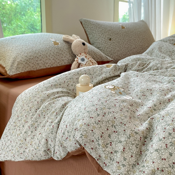 91家纺网 家纺一手货源 找家纺 雅阁尔家纺 2025新款直播小红书ins风针织提花双层纱四件套小碎花被套床笠三件套-叠拍 元素小熊