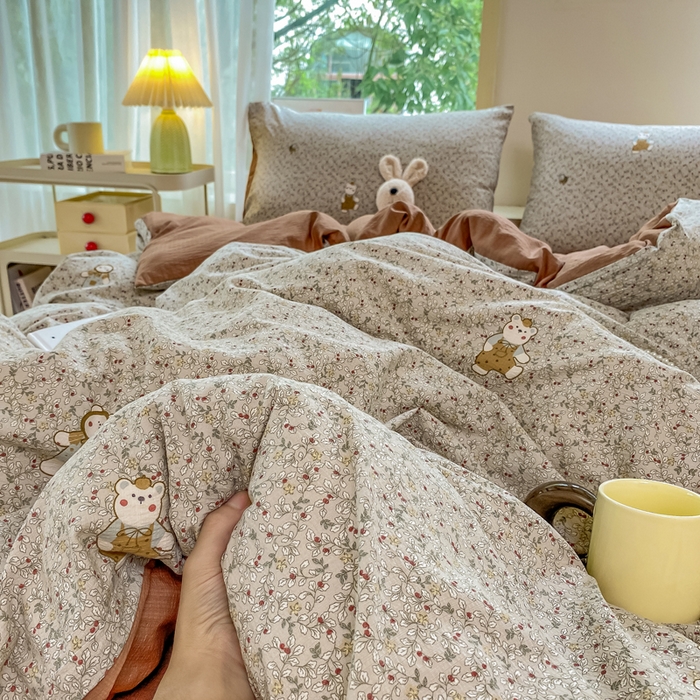 91家纺网 家纺一手货源 找家纺 雅阁尔家纺 2025新款直播小红书ins风针织提花双层纱四件套小碎花被套床笠三件套-叠拍 元素小熊