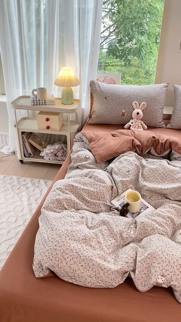 91家纺网 家纺一手货源 找家纺 雅阁尔家纺 2025新款直播小红书ins风针织提花双层纱四件套小碎花被套床笠三件套-叠拍 元素小熊