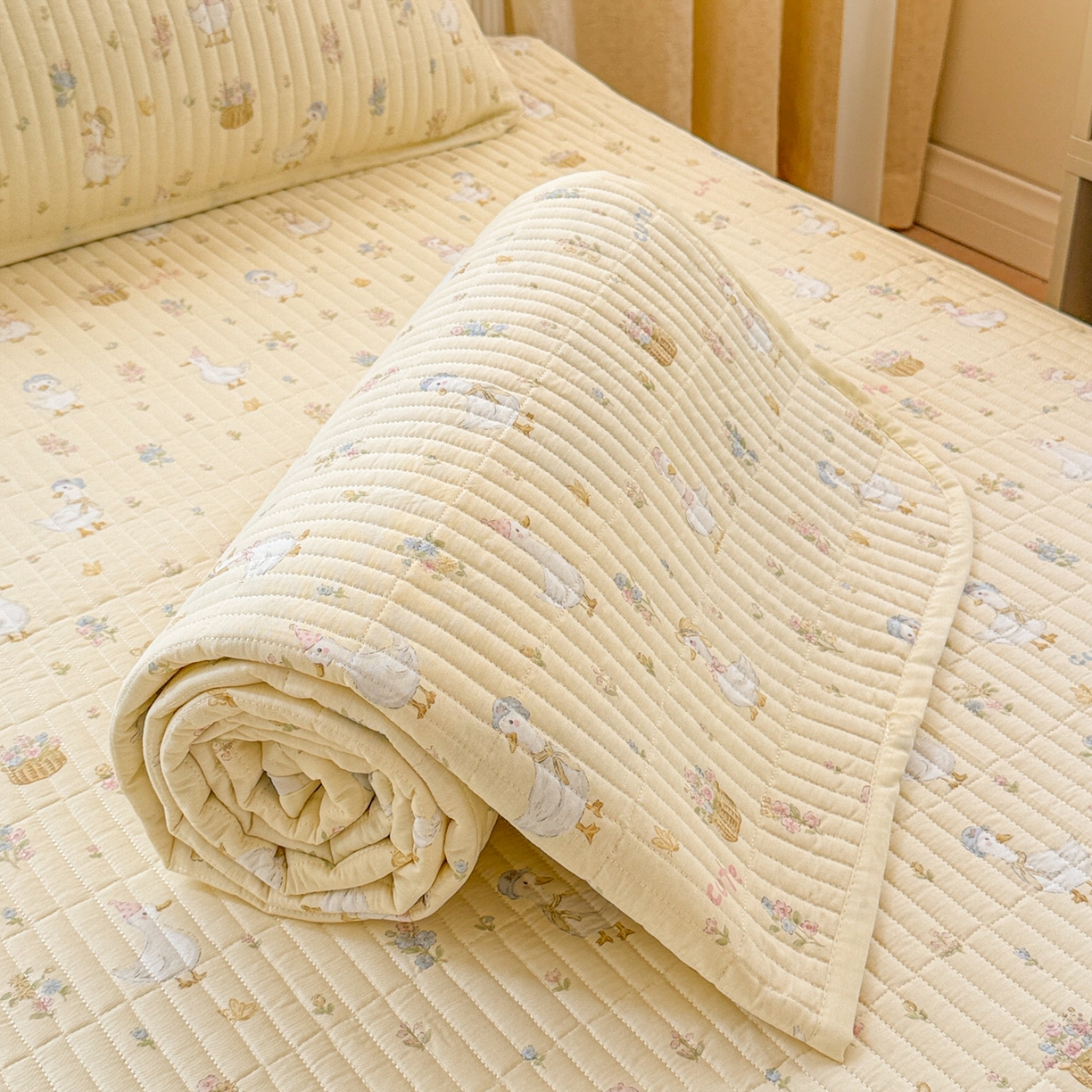 91家纺网 家纺一手货源 找家纺 沐辰 2025春夏新款A类全棉纯棉学生床床盖三件套 庄园小鸭