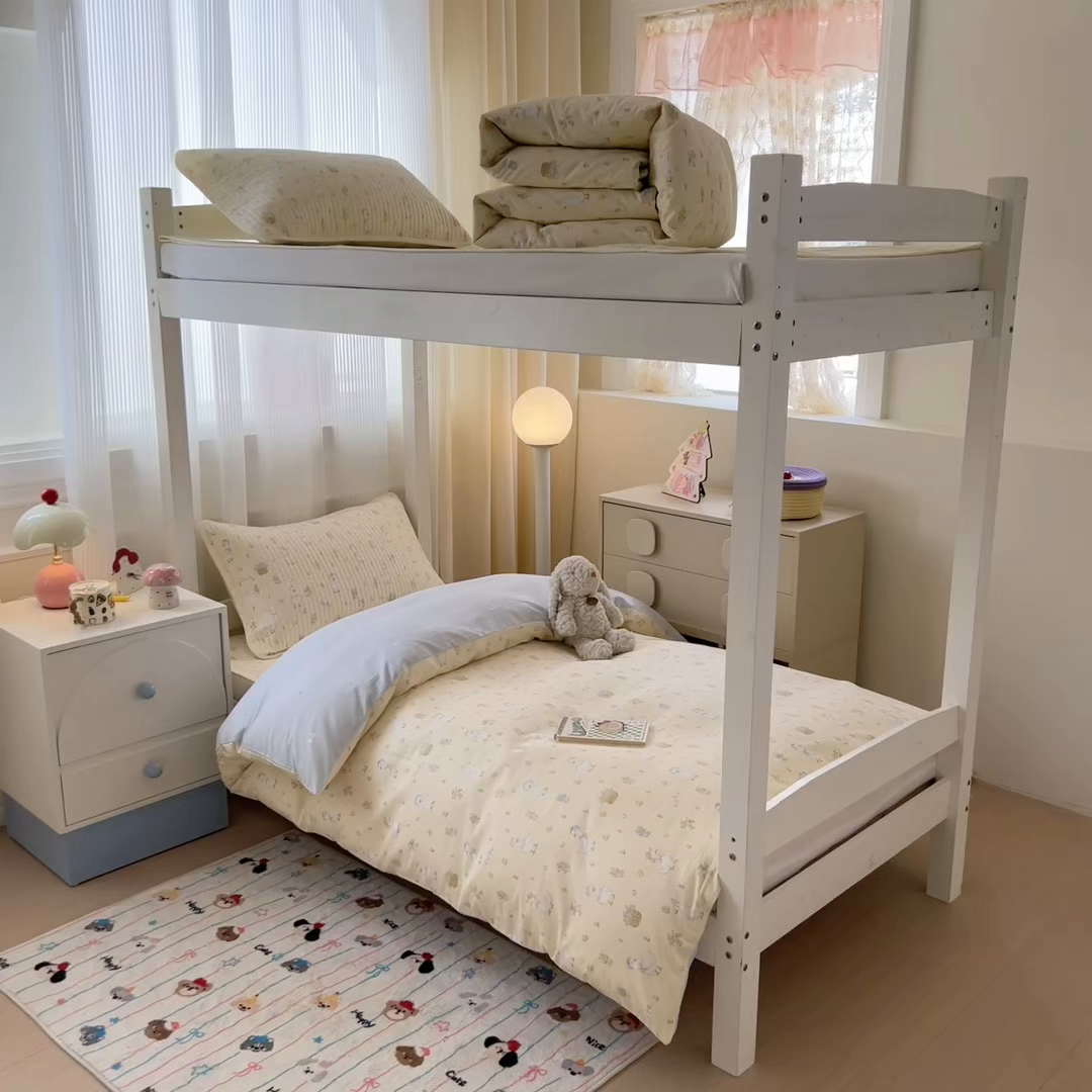 91家纺网 家纺一手货源 找家纺 沐辰 2025春夏新款A类全棉纯棉学生床床盖三件套 庄园小鸭