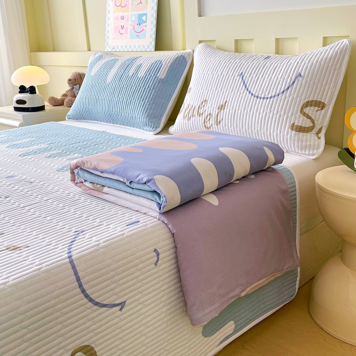 91家纺网 家纺一手货源 找家纺 金鑫汇家纺2025新款A类全棉印花床盖四件套 奶油粉