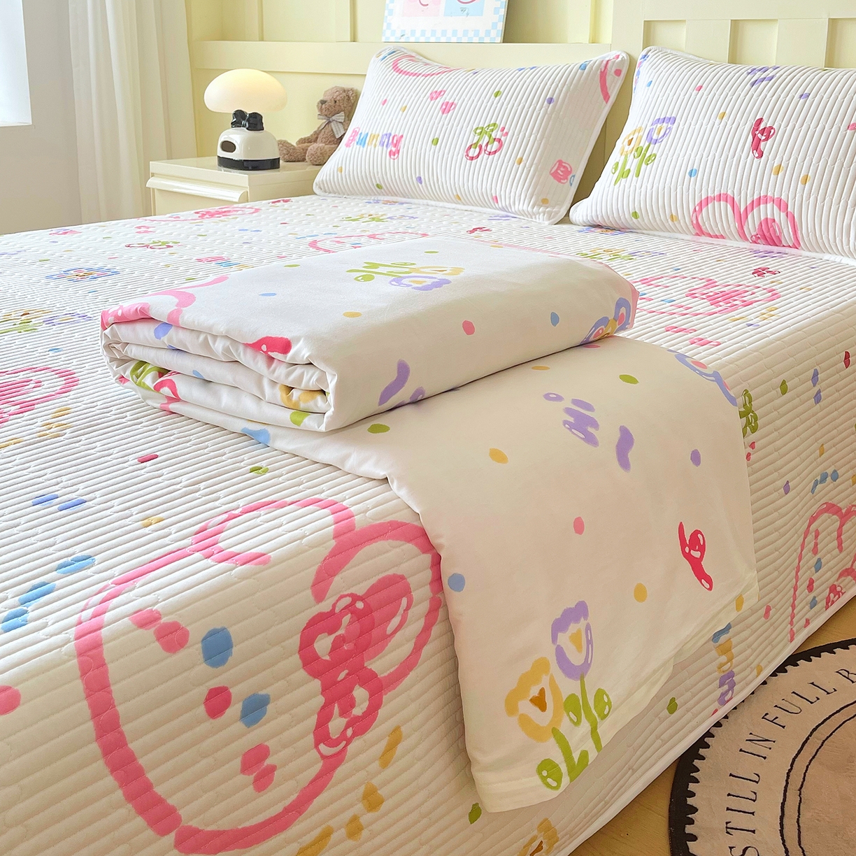 91家纺网 家纺一手货源 找家纺 金鑫汇家纺2025新款A类全棉印花床盖四件套 奇趣小兔