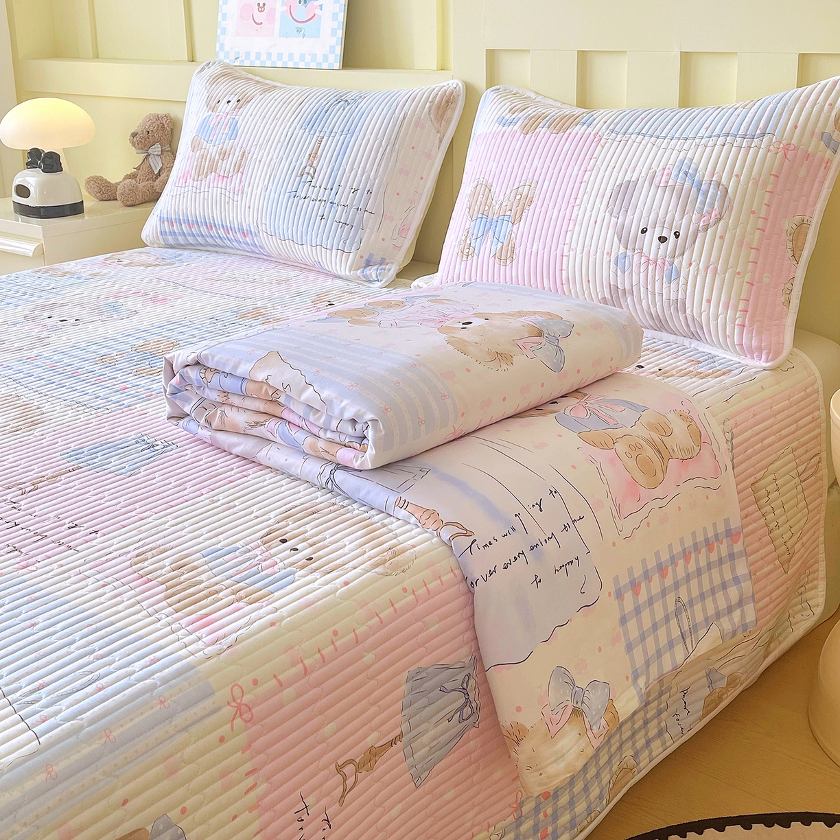 91家纺网 家纺一手货源 找家纺 金鑫汇家纺2025新款A类全棉印花床盖四件套 熊熊精灵