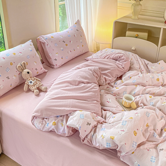 91家纺网 家纺一手货源 找家纺 雅阁尔家纺 2025新款直播小红书ins风针织提花双层纱四件套小碎花被套床笠三件套-平铺 咪咪宝贝