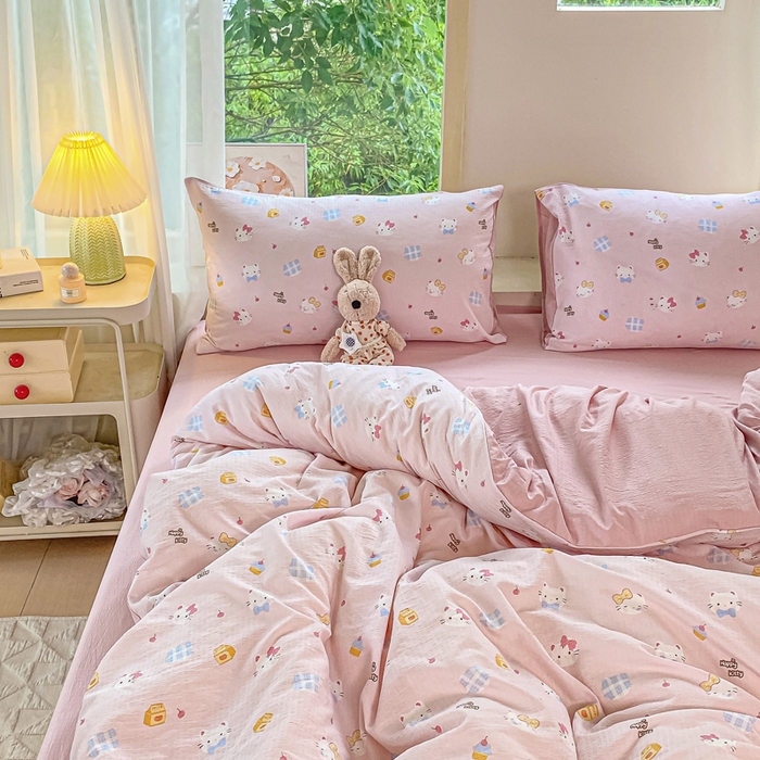 91家纺网 家纺一手货源 找家纺 雅阁尔家纺 2025新款直播小红书ins风针织提花双层纱四件套小碎花被套床笠三件套-平铺 咪咪宝贝