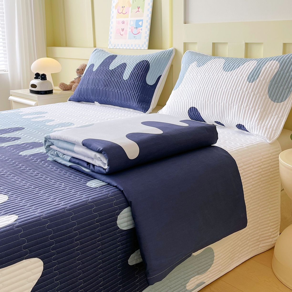 91家纺网 家纺一手货源 找家纺 金鑫汇家纺2025新款A类全棉印花床盖四件套 奶油蓝