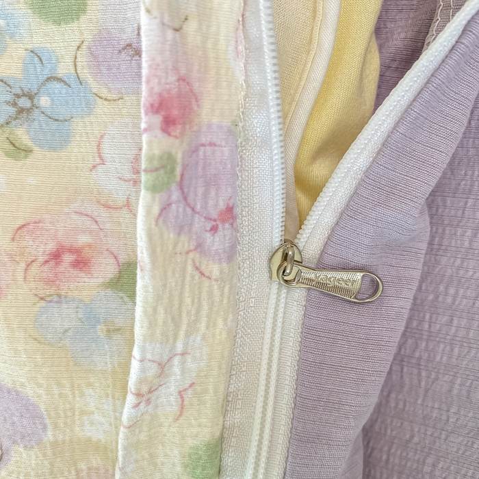 91家纺网 家纺一手货源 找家纺 雅阁尔家纺 2025新款直播小红书ins风针织提花双层纱四件套小碎花被套床笠三件套-平铺 逃之夭夭