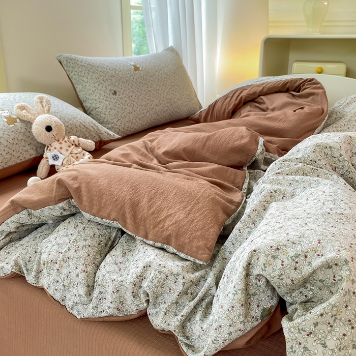 91家纺网 家纺一手货源 找家纺 雅阁尔家纺 2025新款直播小红书ins风针织提花双层纱四件套小碎花被套床笠三件套-平铺 元素小熊