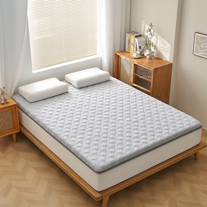 91家纺网 家纺一手货源 找家纺 锦丝钰床垫 2025春夏新款乳胶记忆棉床垫-大床 单边-菱形格灰