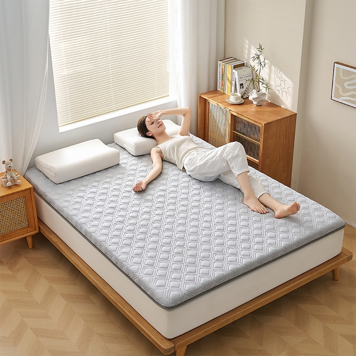 91家纺网 家纺一手货源 找家纺 锦丝钰床垫 2025春夏新款乳胶记忆棉床垫-大床 单边-菱形格灰
