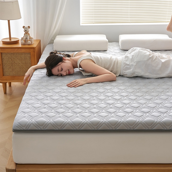 91家纺网 家纺一手货源 找家纺 锦丝钰床垫 2025春夏新款乳胶记忆棉床垫-大床 单边-菱形格灰