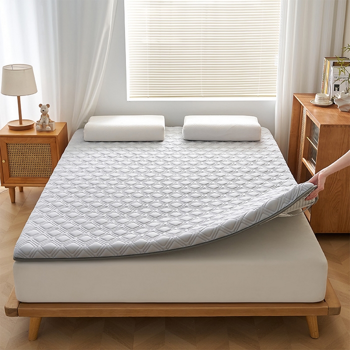 91家纺网 家纺一手货源 找家纺 锦丝钰床垫 2025春夏新款乳胶记忆棉床垫-大床 单边-菱形格灰