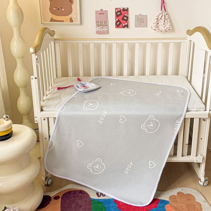 91家纺网 家纺一手货源 找家纺 富馨莱 2025年新款隔尿垫婴儿老人防水垫 熊灰灰