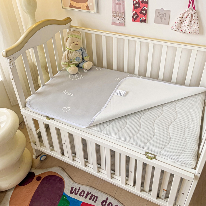 91家纺网 家纺一手货源 找家纺 富馨莱 2025年新款隔尿垫婴儿老人防水垫 熊灰灰