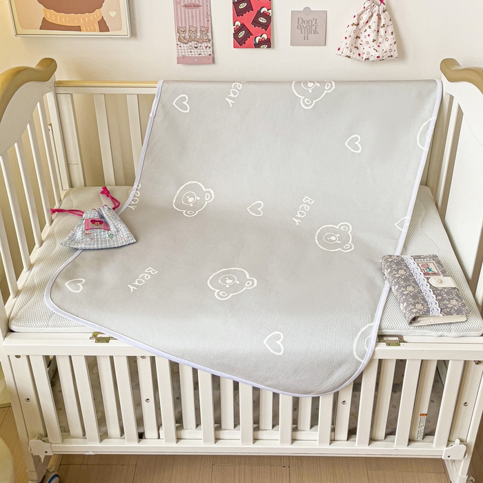 91家纺网 家纺一手货源 找家纺 富馨莱 2025年新款隔尿垫婴儿老人防水垫 熊灰灰