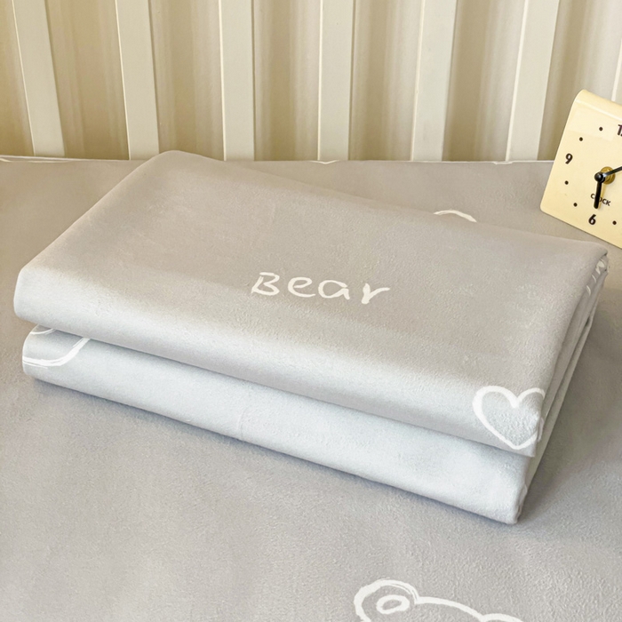 91家纺网 家纺一手货源 找家纺 富馨莱 2025年新款隔尿垫婴儿老人防水垫 熊灰灰